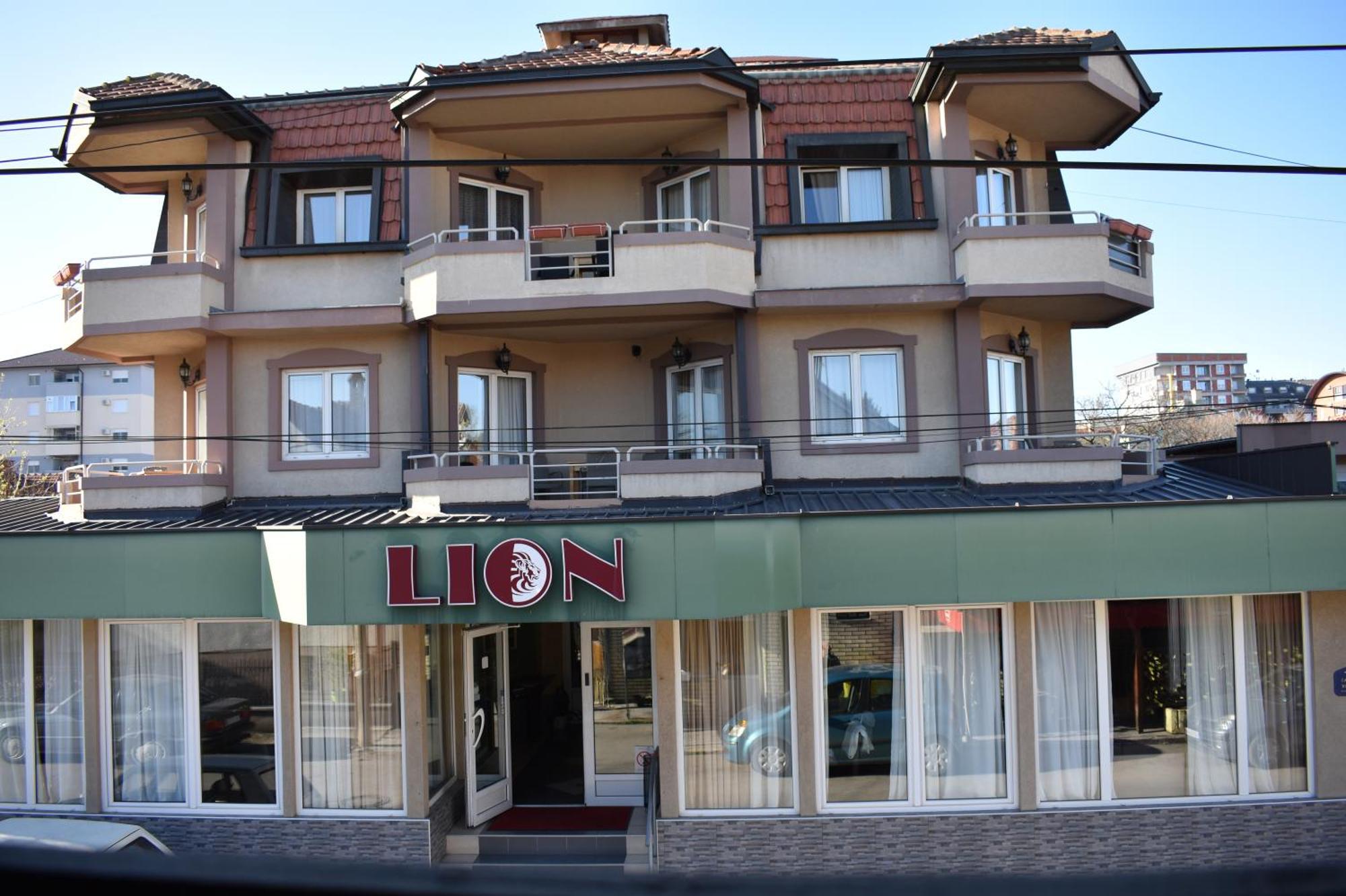 Garni Hotel Lion Jagodina Buitenkant foto