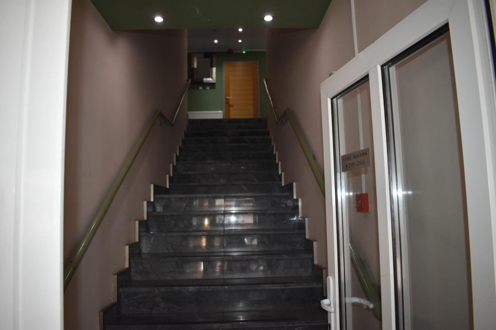 Garni Hotel Lion Jagodina Buitenkant foto